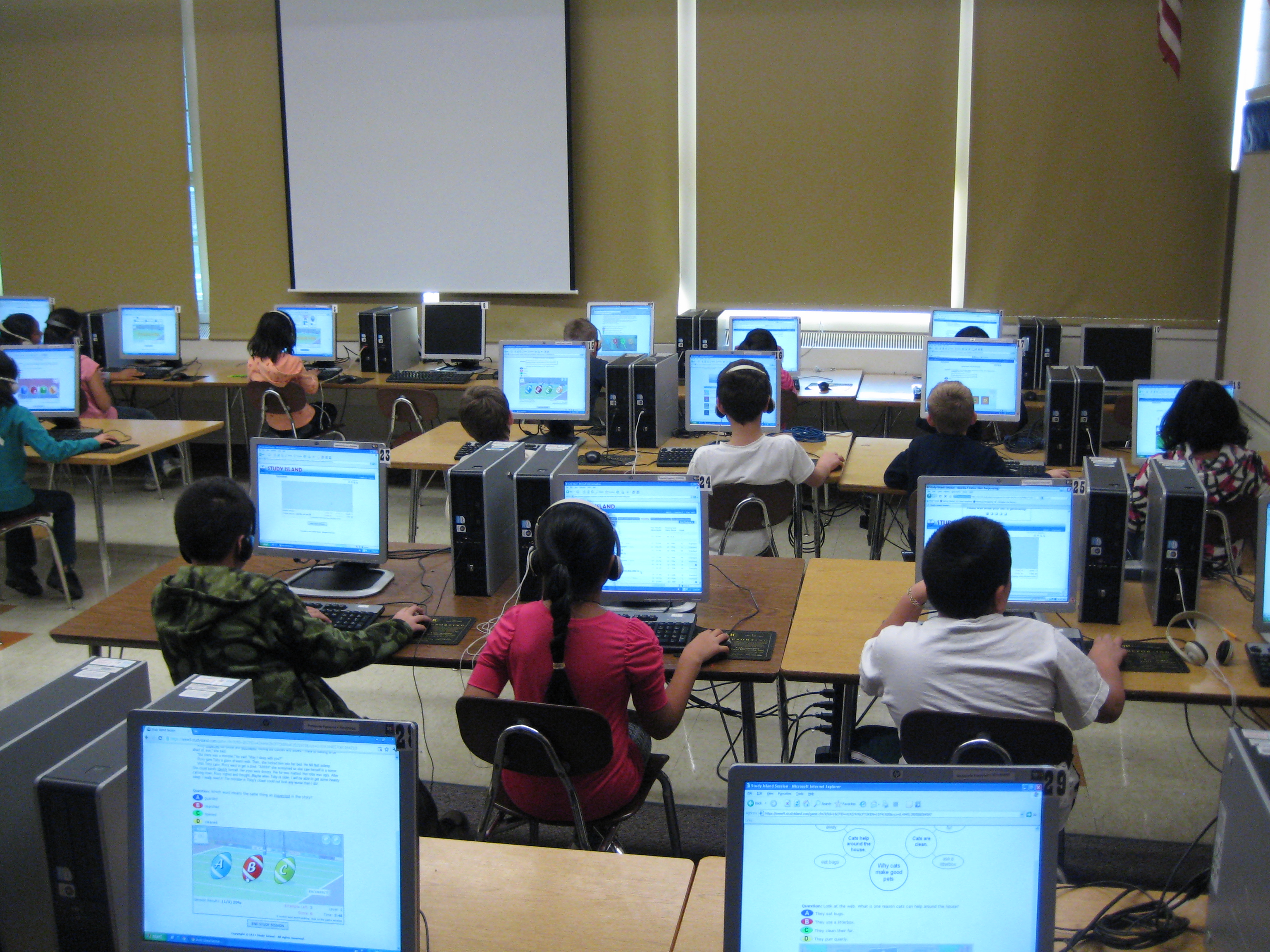 Un'aula di informatica per la Scuola Media Copernico di Padova