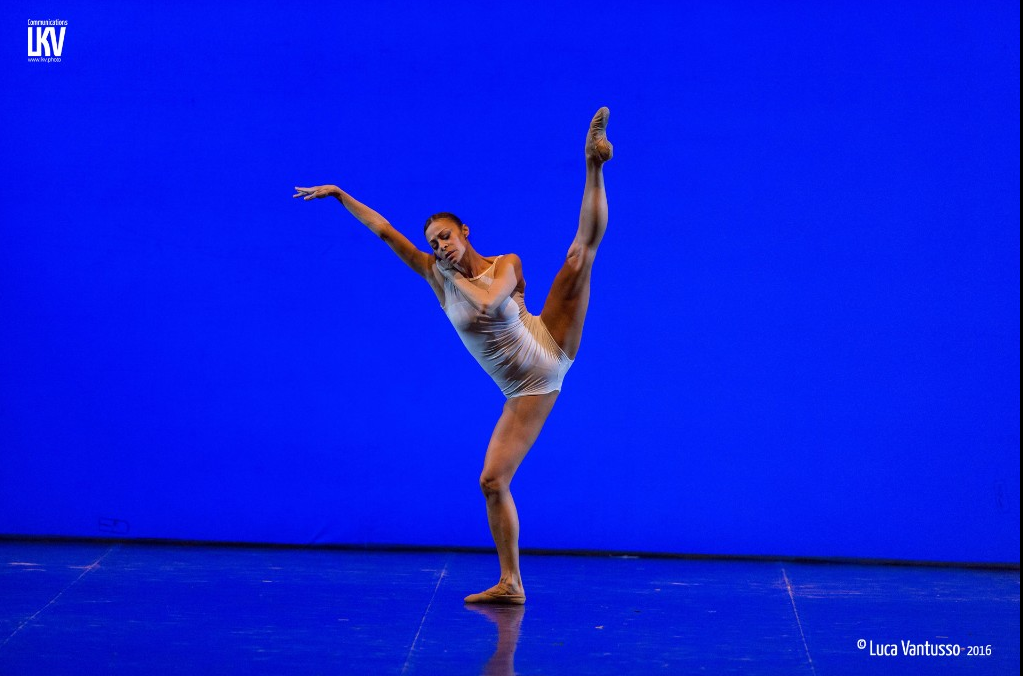   IL LAGO DEI CIGNI La Danza a sostegno delle Donne