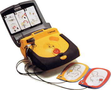Un defibrillatore Un defibrillatore